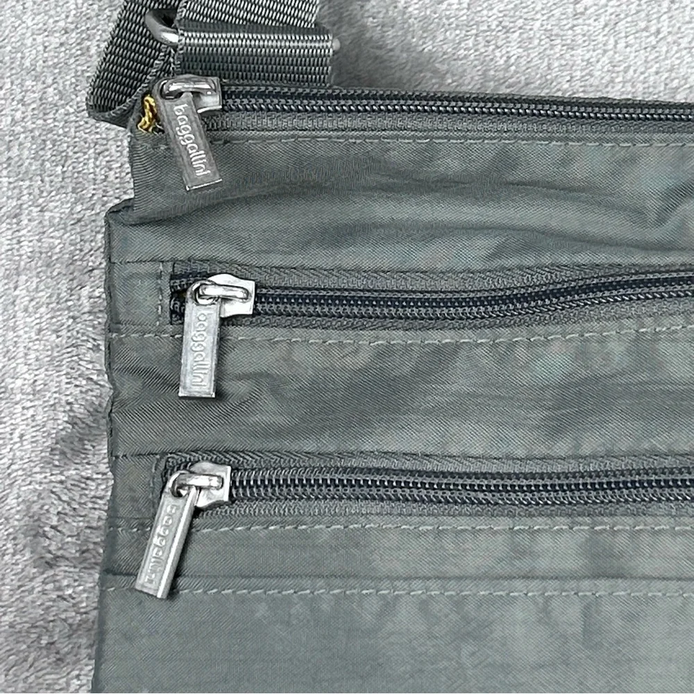 Baggallini Crossbody Bag Gray Nylon Travel Purse Zip Pockets Yellow Liner Casual